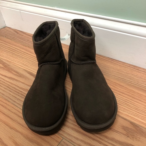 UGG Boots: Classic Mini II: Chocolate - Picture 2 of 6